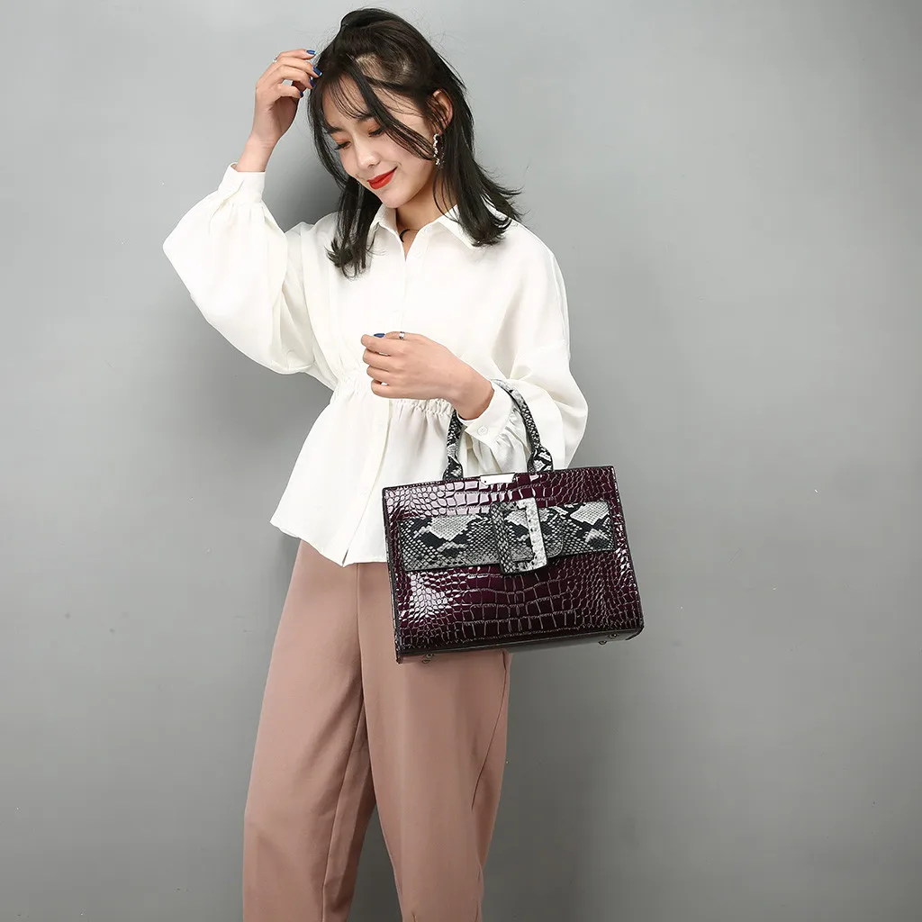 Women Snake skin Shoulder Bag Vintage Crossbody Bags Retro Zipper Handbags designer High Quality large capacity Leather Bags
Women Snake skin Shoulder Bag Vintage Crossbody Bags Retro Zipper Handbags designer High Quality large capacity Leather Bags