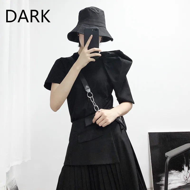 Design Niche Dark Black Irregular Structure Pleated Short-sleeved T-shirt Loose Round Neck Shirt Summer Women's Tide
Design Niche Dark Black Irregular Structure Pleated Short-sleeved T-shirt Loose Round Neck Shirt Summer Women's Tide