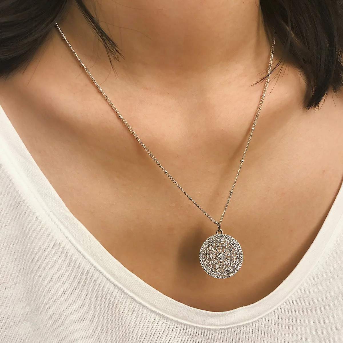 Retro hollow Necklace sweater chain lady,Simple geometry computer slice Pendant Necklace
Retro hollow Necklace sweater chain lady,Simple geometry computer slice Pendant Necklace