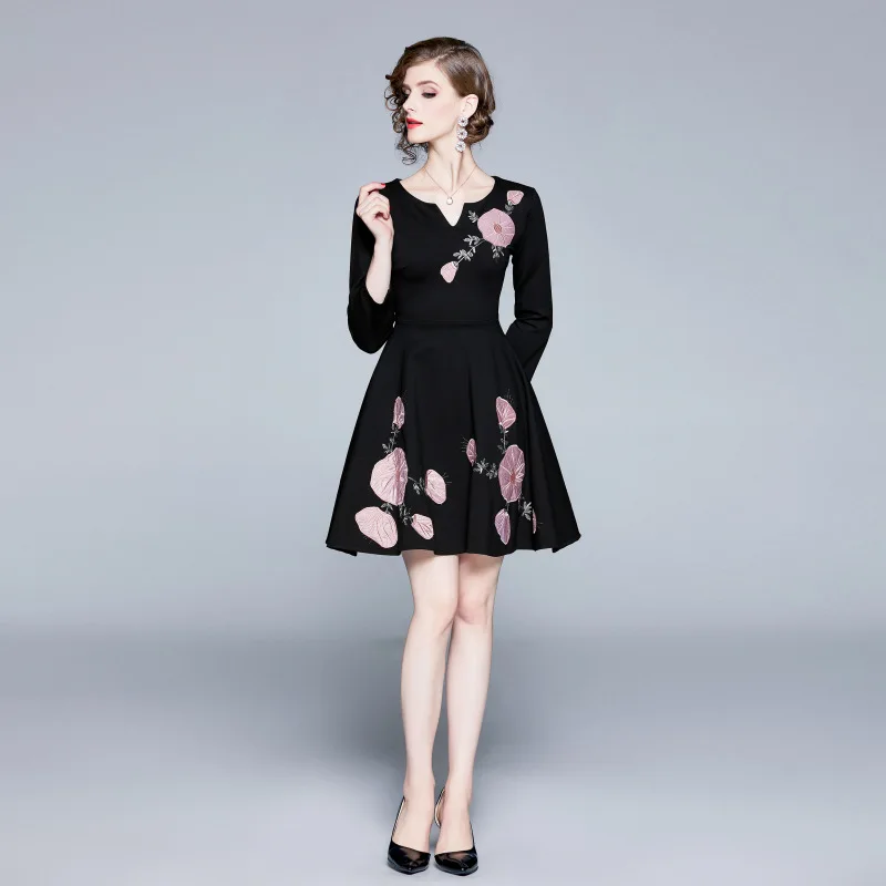 2019 Autumn Elegant Women's Dress Floral Embroidered Waist Hugging Slimming Big Hemline Slim Black Dress
2019 Autumn Elegant Women's Dress Floral Embroidered Waist Hugging Slimming Big Hemline Slim Black Dress