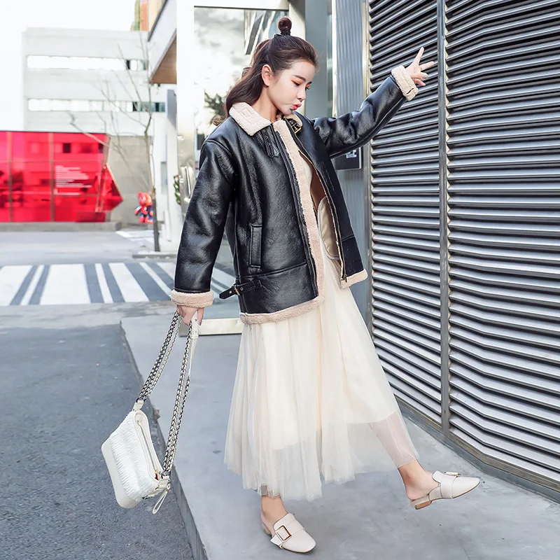 Photo Shoot Motorcycle Clothing Women's Winter PU Leather Lambs Wool Coat Winter BF Leather Coat Brushed And Thick Short Fur
Photo Shoot Motorcycle Clothing Women's Winter PU Leather Lambs Wool Coat Winter BF Leather Coat Brushed And Thick Short Fur