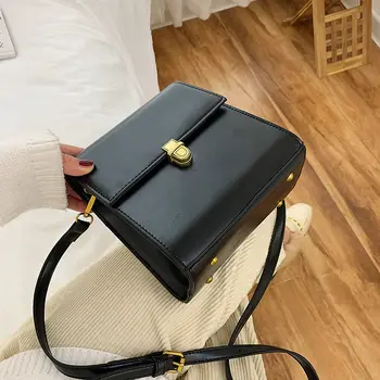 Chic Small Bag Female Retro Simple Messenger Bag Hong Kong Style 2020 New Korean Version of the Wild Shoulder Fashion Small Bag
Chic Small Bag Female Retro Simple Messenger Bag Hong Kong Style 2020 New Korean Version of the Wild Shoulder Fashion Small Bag