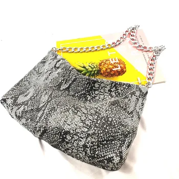 Ladies bag snake print heavy metal thick chain European and American shoulder bag large capacity sequined female bag
Ladies bag snake print heavy metal thick chain European and American shoulder bag large capacity sequined female bag