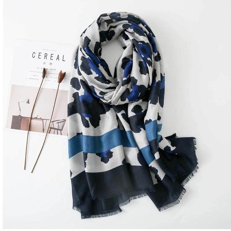New Fashion Autumn Leopard Pattern Khaki Striped Viscose Shawl Scarf Lady Print Hijabs and Wraps Foulard Pashminas Stole Muslim
New Fashion Autumn Leopard Pattern Khaki Striped Viscose Shawl Scarf Lady Print Hijabs and Wraps Foulard Pashminas Stole Muslim