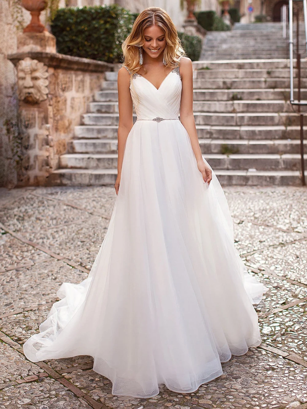A-line Tulle Boho Wedding Dresses with Straps Robe de Mariee Custom Made V Neck Ruched Beaded Simple Elegant Bride Dress Country
A-line Tulle Boho Wedding Dresses with Straps Robe de Mariee Custom Made V Neck Ruched Beaded Simple Elegant Bride Dress Country