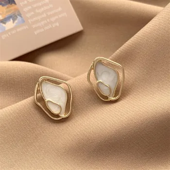 Korean Temperament Minimalistic Geometric irregular Shell Stud Earrings For Women Personality Wild Ins Elegant Female
Korean Temperament Minimalistic Geometric irregular Shell Stud Earrings For Women Personality Wild Ins Elegant Female