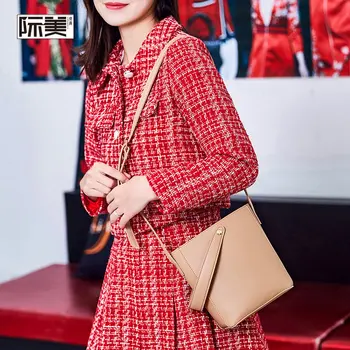 2020 South Korea New Simple Bucket Women Bag Casual Shoulder Messenger Bag Portable Small Bag
2020 South Korea New Simple Bucket Women Bag Casual Shoulder Messenger Bag Portable Small Bag