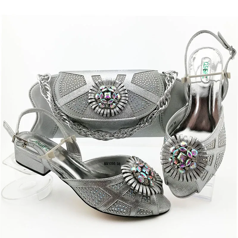 New arrival low heel silver italian shoes and bag matching set sandal shoes and clutches bag set SB8422-6
New arrival low heel silver italian shoes and bag matching set sandal shoes and clutches bag set SB8422-6