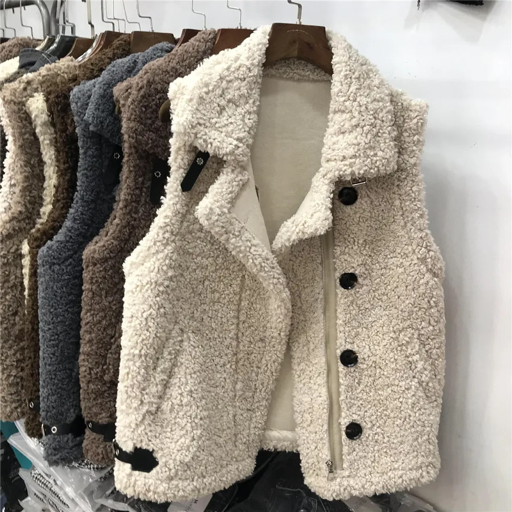 Woman Warm Fur Vest Cardigan Solid Thick Womens Winter Jacket Lapel Neck Loose Female Vest with Button
Woman Warm Fur Vest Cardigan Solid Thick Womens Winter Jacket Lapel Neck Loose Female Vest with Button
