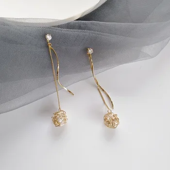 Simple Temperament Metal Hollow Pearl Ball Long Dangle Earrings Accessories Korean Fashion Graceful Women Girl Ear Clip Jewelry
Simple Temperament Metal Hollow Pearl Ball Long Dangle Earrings Accessories Korean Fashion Graceful Women Girl Ear Clip Jewelry