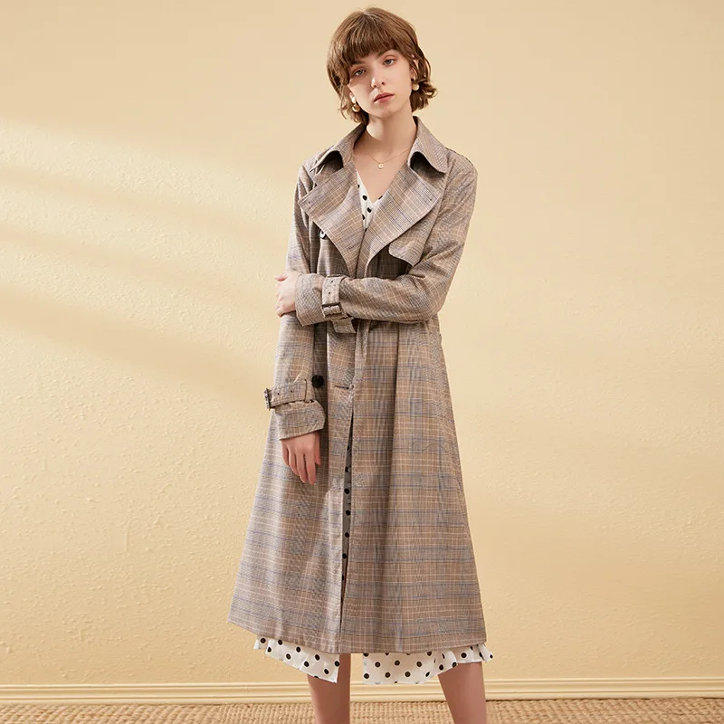 In the autumn and winter of 2019, the new plaid windbreaker for women in Europe and the United States is a long plaid coat with
In the autumn and winter of 2019, the new plaid windbreaker for women in Europe and the United States is a long plaid coat with