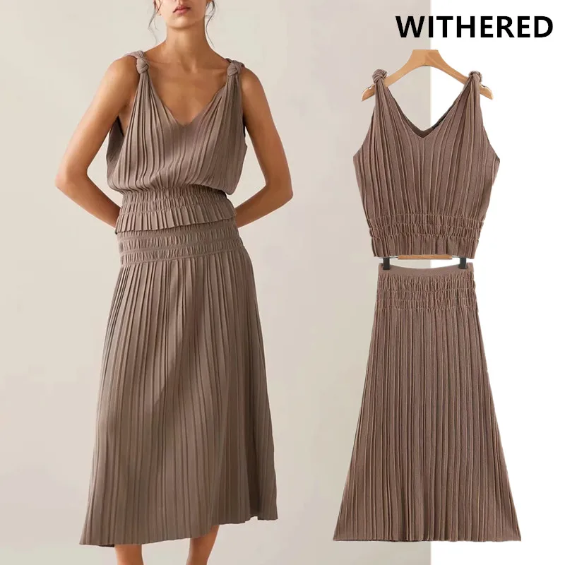 Withered 2019 england simple knitted tank tops high waist pleated a-line skirts two piece set conjuntos de mujer tracksuit women
Withered 2019 england simple knitted tank tops high waist pleated a-line skirts two piece set conjuntos de mujer tracksuit women