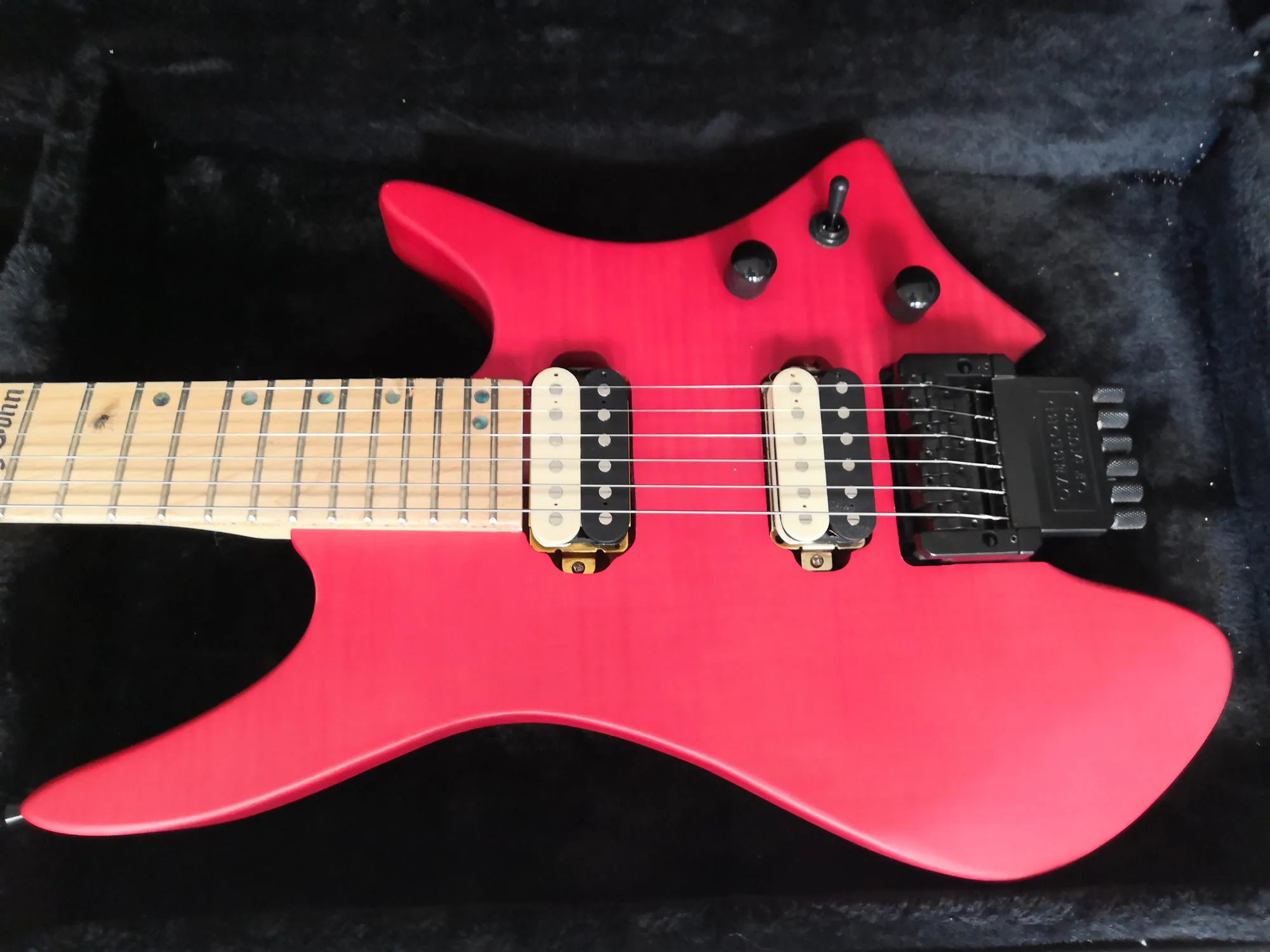 Headless Electric Guitar,Gloss finish red burst, 24Frets Headless Guitarra,Black Hardware,customized!HL-10
Headless Electric Guitar,Gloss finish red burst, 24Frets Headless Guitarra,Black Hardware,customized!HL-10