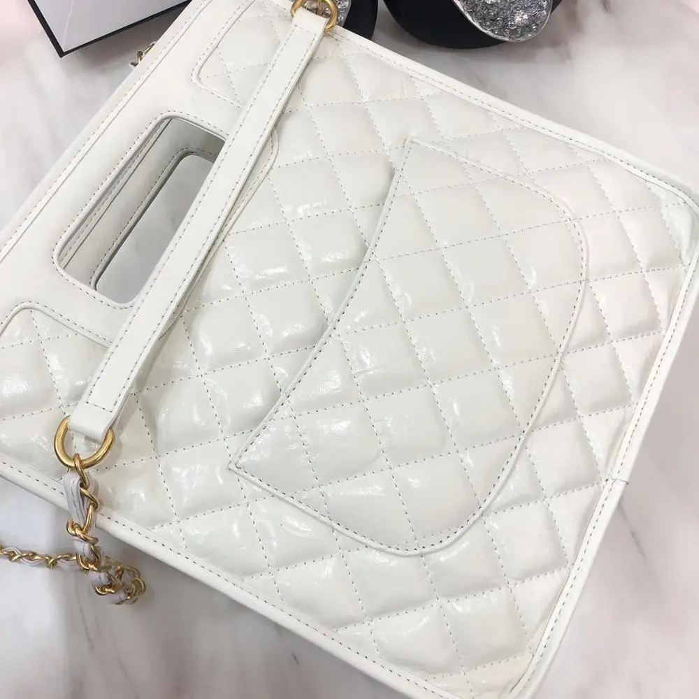 free shipping 2020 the new style fashion and classic medal genuine cow leather women handbag one shoulder bag crossbody bag
free shipping 2020 the new style fashion and classic medal genuine cow leather women handbag one shoulder bag crossbody bag