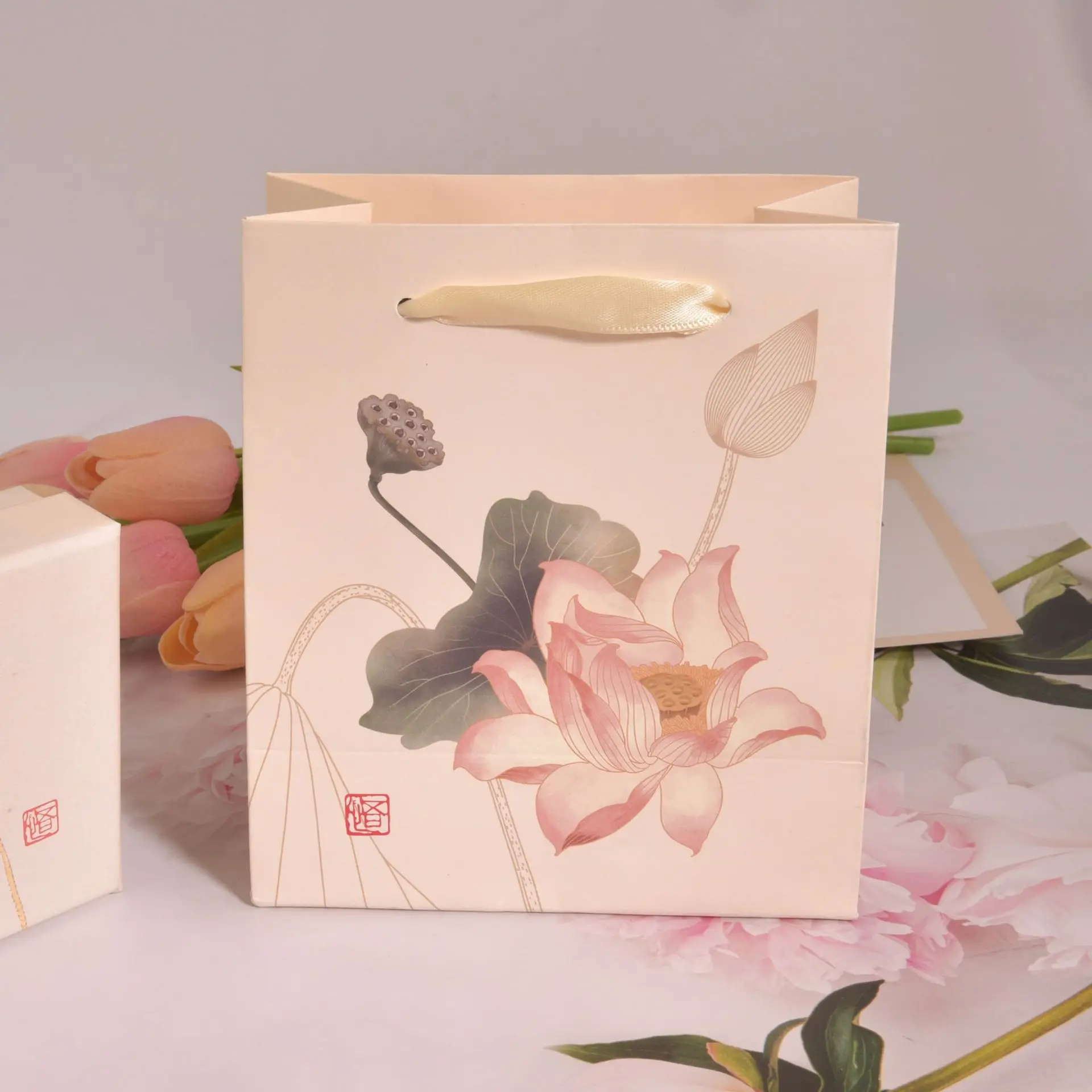 Fashion 5/25 Pieces New Flower Paper Bags For Party Wedding Favours Candy Gift Jewelry Package Bag For Small Business Suppiler
Fashion 5/25 Pieces New Flower Paper Bags For Party Wedding Favours Candy Gift Jewelry Package Bag For Small Business Suppiler