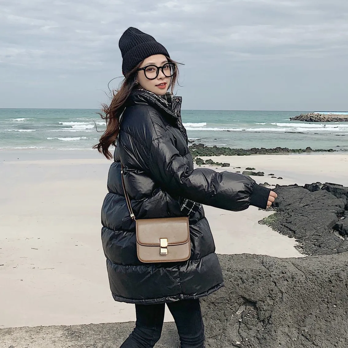 Photo Shoot Main Push CHIC Graceful Black And White with Pattern Mid-length Fold-down Collar down Coat Plaid Stitching Fake Two-
Photo Shoot Main Push CHIC Graceful Black And White with Pattern Mid-length Fold-down Collar down Coat Plaid Stitching Fake Two-