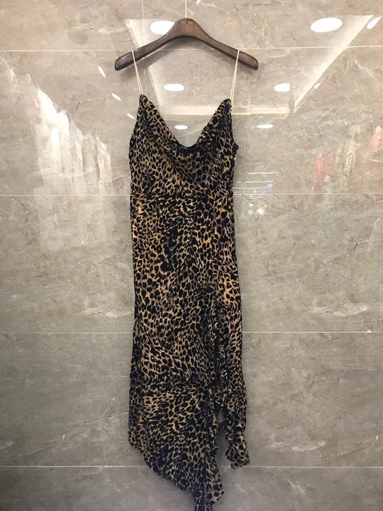 2019 Early autumn new leopard print pattern twisted decorative shoulder strap dress 901
2019 Early autumn new leopard print pattern twisted decorative shoulder strap dress 901