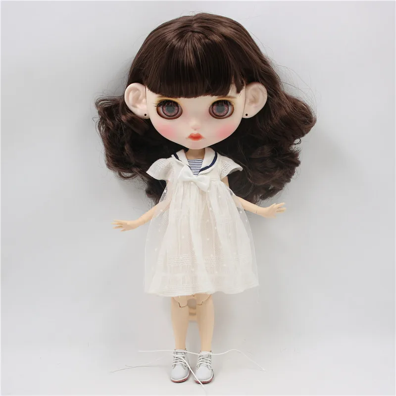 Blyth doll white skin joint body Black hair Hand-painted face panels, long eyelashes and sleepy eye.
Blyth doll white skin joint body Black hair Hand-painted face panels, long eyelashes and sleepy eye.