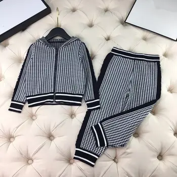 New boys and girls' knitting suit for fall / winter 2020 Two piece high end children's cardigan and trousers
New boys and girls' knitting suit for fall / winter 2020 Two piece high end children's cardigan and trousers