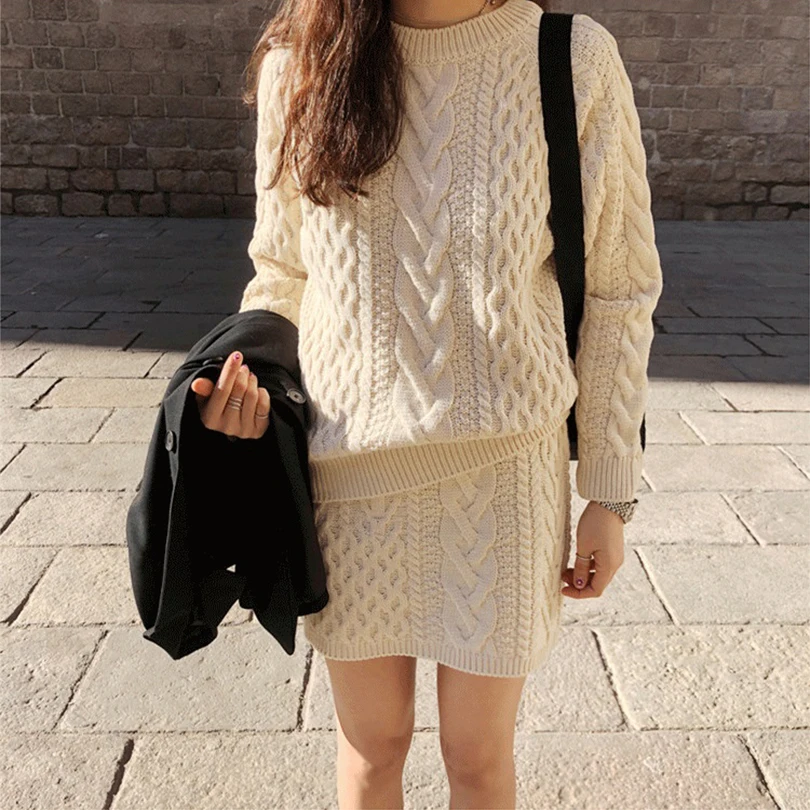 Taotrees Autumn Knit Solid Color Round Neck Long Sleeve Sweater + Short Skirt Two-piece Set
Taotrees Autumn Knit Solid Color Round Neck Long Sleeve Sweater + Short Skirt Two-piece Set