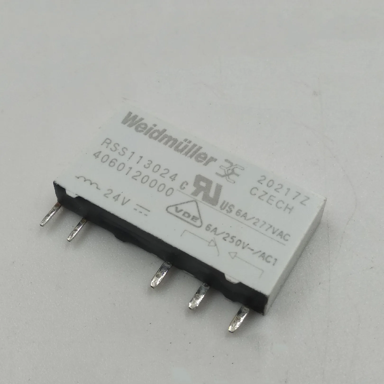 5 шт./лот 100% оригинальное новое реле RSS113005 5VDC RSS113012 12VDC RSS113024 24VDC 6A 4060120000 5V 12V 24V 5PIN
5 шт./лот 100% оригинальное новое реле RSS113005 5VDC RSS113012 12VDC RSS113024 24VDC 6A 4060120000 5V 12V 24V 5PIN