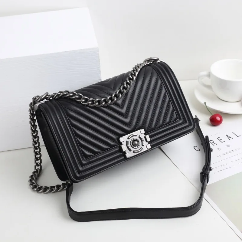 New Style Lock Rhombus Chain Bag Graceful Sheepskin Fashion Hot Mom Bag Versatile Shoulder Bag Genuine Leather handbags
New Style Lock Rhombus Chain Bag Graceful Sheepskin Fashion Hot Mom Bag Versatile Shoulder Bag Genuine Leather handbags