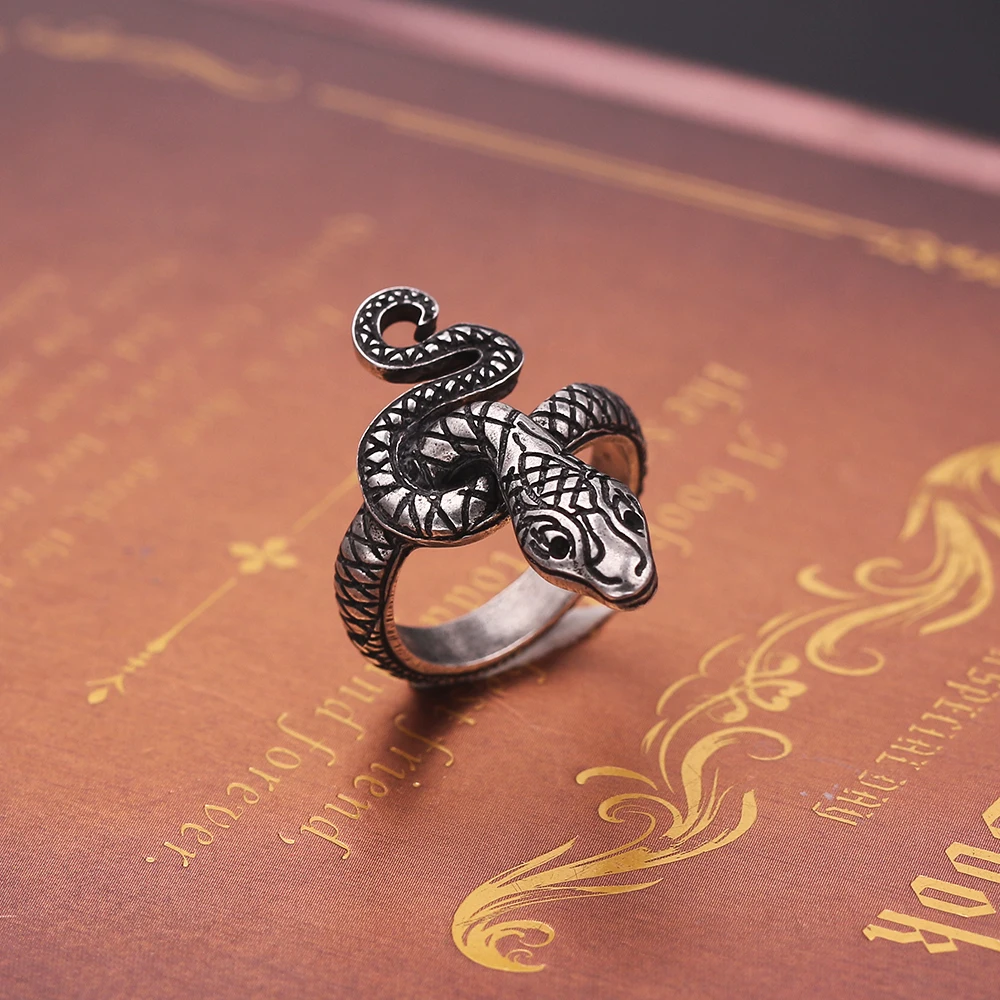 Dark Soul 3 Ring of Favor and Protection Snake Ring Metal Punk Style Animal Ring Dark Soul Cosplay Accessories for Women/Men
Dark Soul 3 Ring of Favor and Protection Snake Ring Metal Punk Style Animal Ring Dark Soul Cosplay Accessories for Women/Men