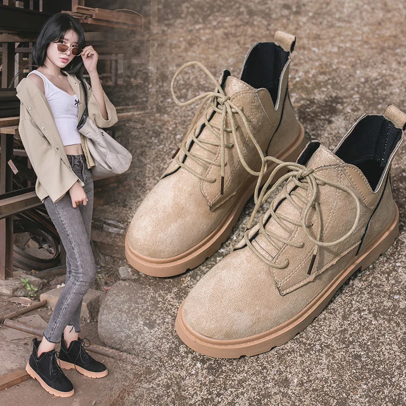 Handsome locomotive short boots female Martin boots British style autumn new Korean version of the flat bottom wild net red boot
Handsome locomotive short boots female Martin boots British style autumn new Korean version of the flat bottom wild net red boot
