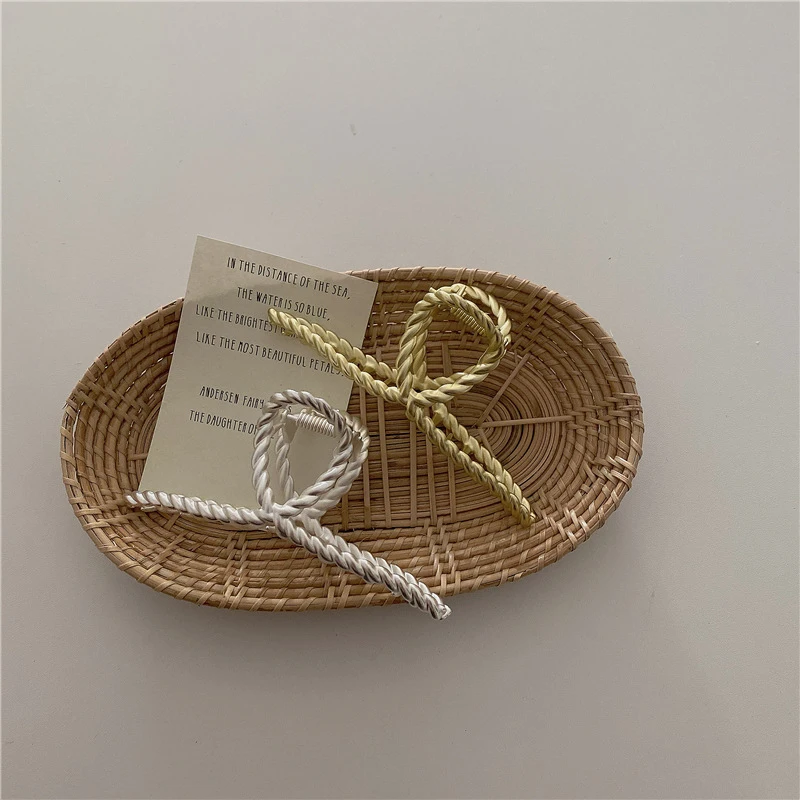 Vintage Twist Woman Elegant Transparent Hair Crab Women Hair Accessories Hairpins Hair Claw Clips Ladies Ornaments Barrettes
Vintage Twist Woman Elegant Transparent Hair Crab Women Hair Accessories Hairpins Hair Claw Clips Ladies Ornaments Barrettes