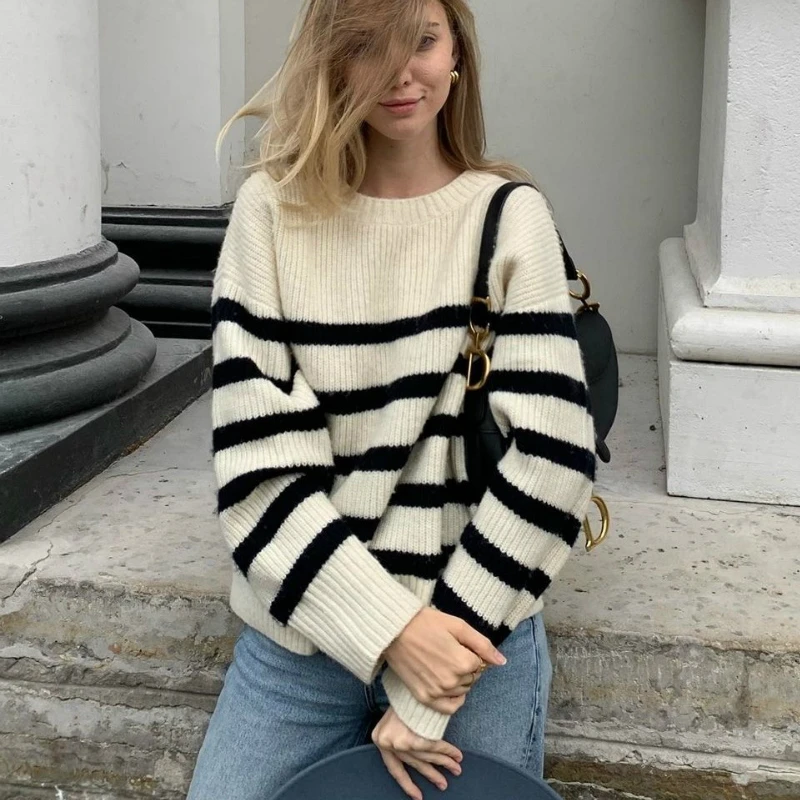 2020 New Autumn Winter Striped Knitted Sweater Round Collar Women's Loose Short Sanding Long-Sleeve Pullovers Female Clothing
2020 New Autumn Winter Striped Knitted Sweater Round Collar Women's Loose Short Sanding Long-Sleeve Pullovers Female Clothing
