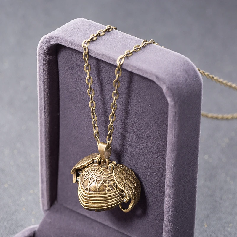 Heart shape wing necklace bronze gold 4 layer box pendant angel wing memory box can open folded photo pendant DIY jewelry
Heart shape wing necklace bronze gold 4 layer box pendant angel wing memory box can open folded photo pendant DIY jewelry