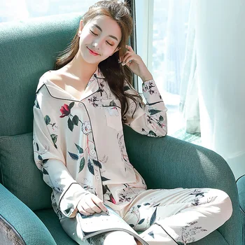 Women's silk pajamas spring and autumn summer viscose fiber long-sleeved trousers thin home service suit can be worn outside
Women's silk pajamas spring and autumn summer viscose fiber long-sleeved trousers thin home service suit can be worn outside