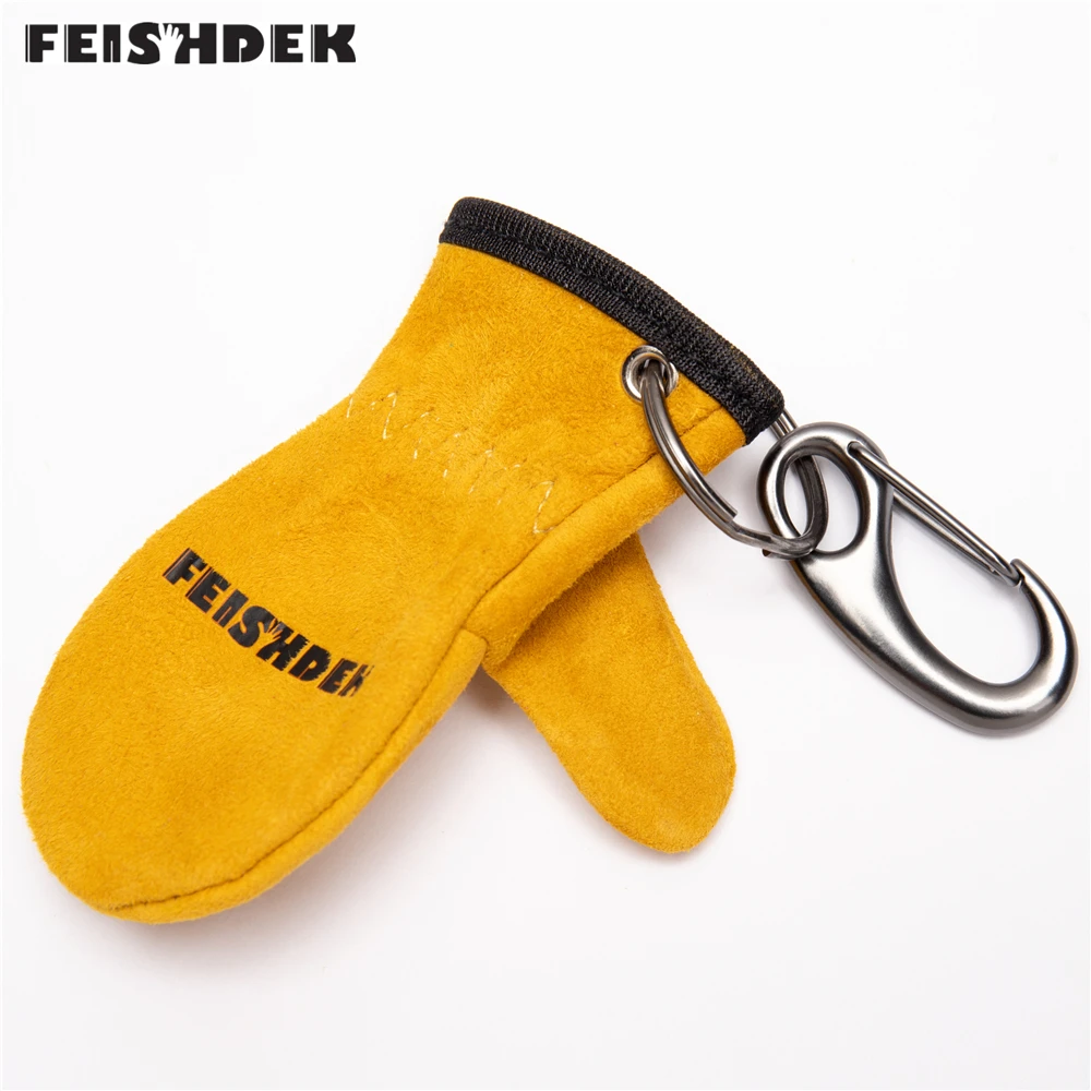 Leather Keychain Fashion Design for Ladies men&women Mitten Bag Charm,Luxury Car Key Holder,Cute Accessories Gifts Sude Key Ring
Leather Keychain Fashion Design for Ladies men&women Mitten Bag Charm,Luxury Car Key Holder,Cute Accessories Gifts Sude Key Ring