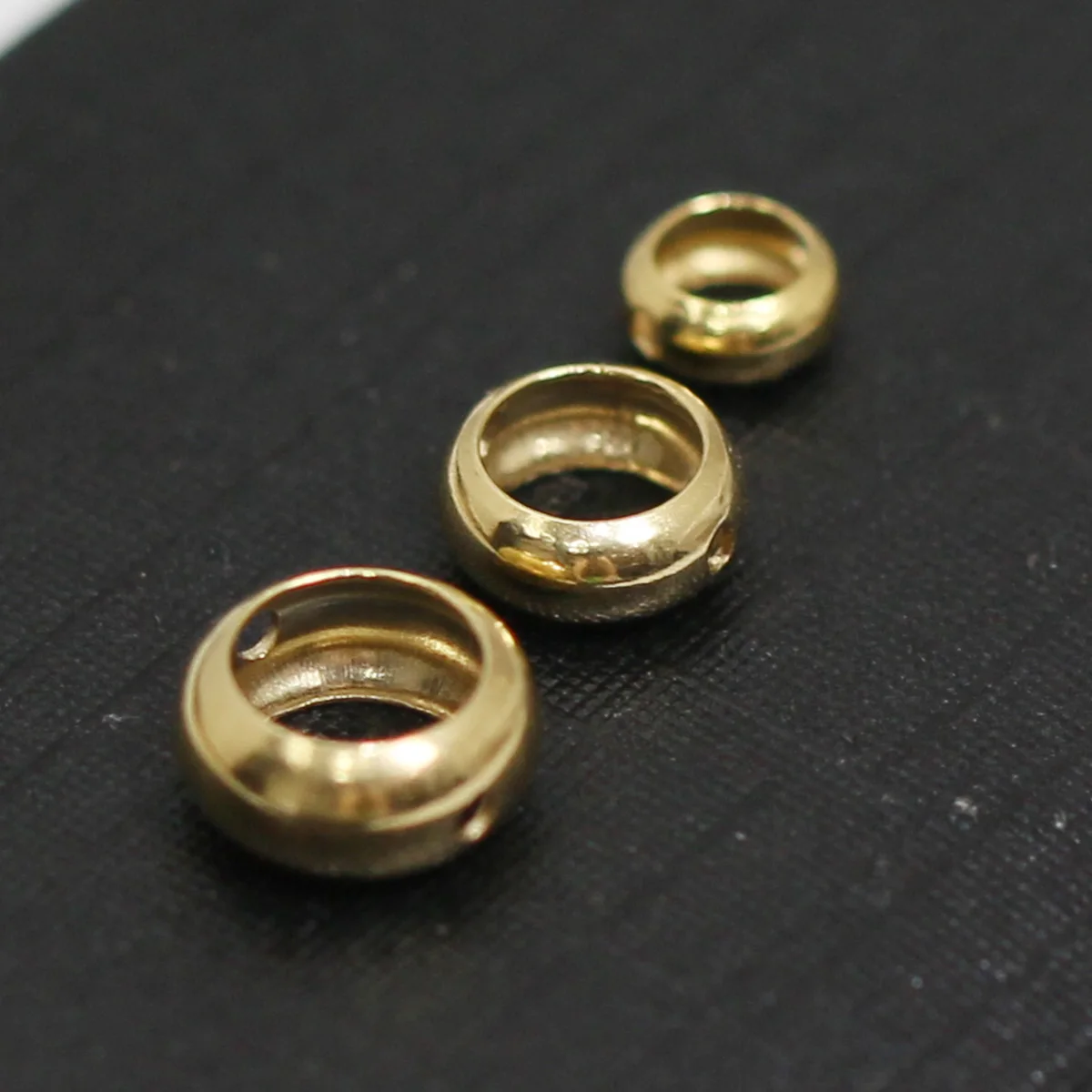 Beadsnice 14k позолоченный Гладкий Круглый Металлический разделитель для бусин бусины с большими отверстиями для DIY ювелирных изделий 39806
Beadsnice 14k позолоченный Гладкий Круглый Металлический разделитель для бусин бусины с большими отверстиями для DIY ювелирных изделий 39806