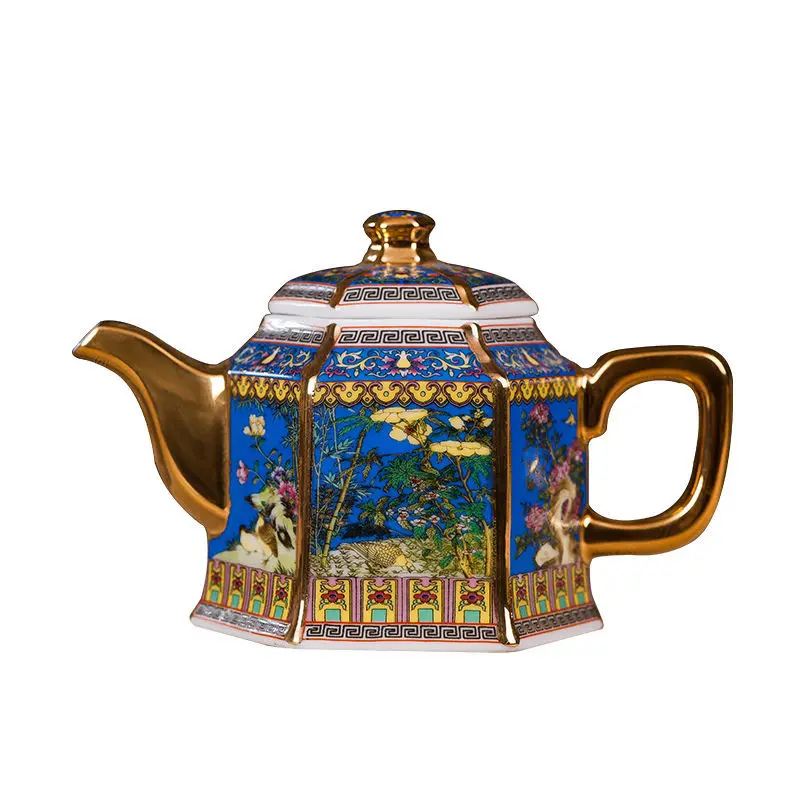 Qianlong year of Qing Dynasty year mark Hexagonal teapot with colored flowers and birds pattern made in Qianlong Qing Dynasty
Qianlong year of Qing Dynasty year mark Hexagonal teapot with colored flowers and birds pattern made in Qianlong Qing Dynasty