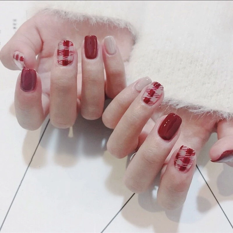 24pcs/set Lattice Grid Design Artificial French Multiple Colors False Nails Tips Press On Nails With 2g Glue Fake Nails
24pcs/set Lattice Grid Design Artificial French Multiple Colors False Nails Tips Press On Nails With 2g Glue Fake Nails