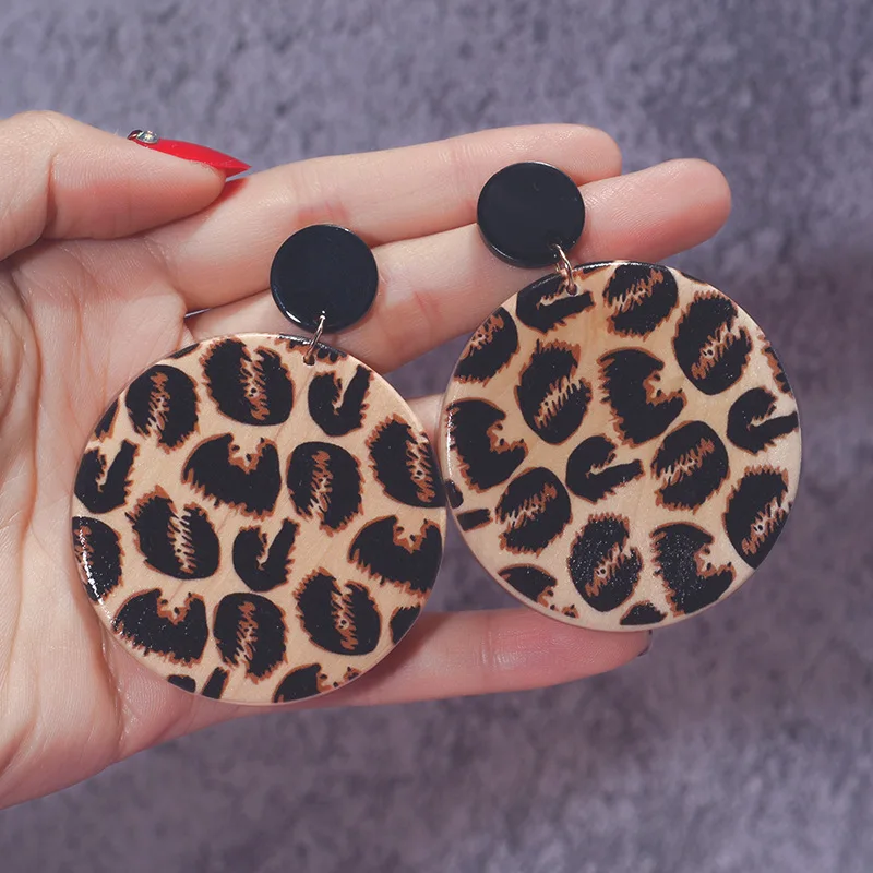 Tortoiseshell Geometry Round Leopard Earrings Temperament Personality Simple Long Paragraph Pendant Exaggerated Stud Earrings
Tortoiseshell Geometry Round Leopard Earrings Temperament Personality Simple Long Paragraph Pendant Exaggerated Stud Earrings
