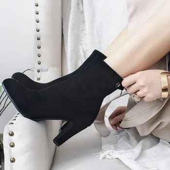 Oversized Ma'am Coarse heel Short boots Pure color Post zipper boot barrel Suede high-heeled boots
Oversized Ma'am Coarse heel Short boots Pure color Post zipper boot barrel Suede high-heeled boots
