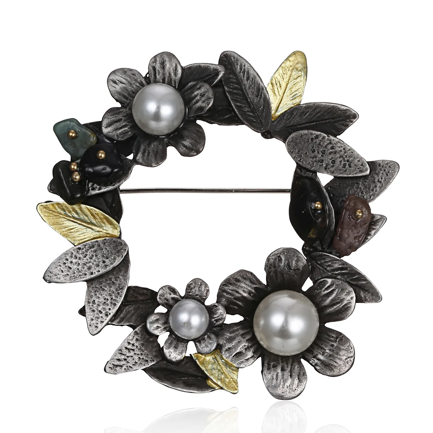 Europe And America Fashion Vintage Christmas Wreath Flower Brooch Versatile Ancient Tin Corsage
Europe And America Fashion Vintage Christmas Wreath Flower Brooch Versatile Ancient Tin Corsage