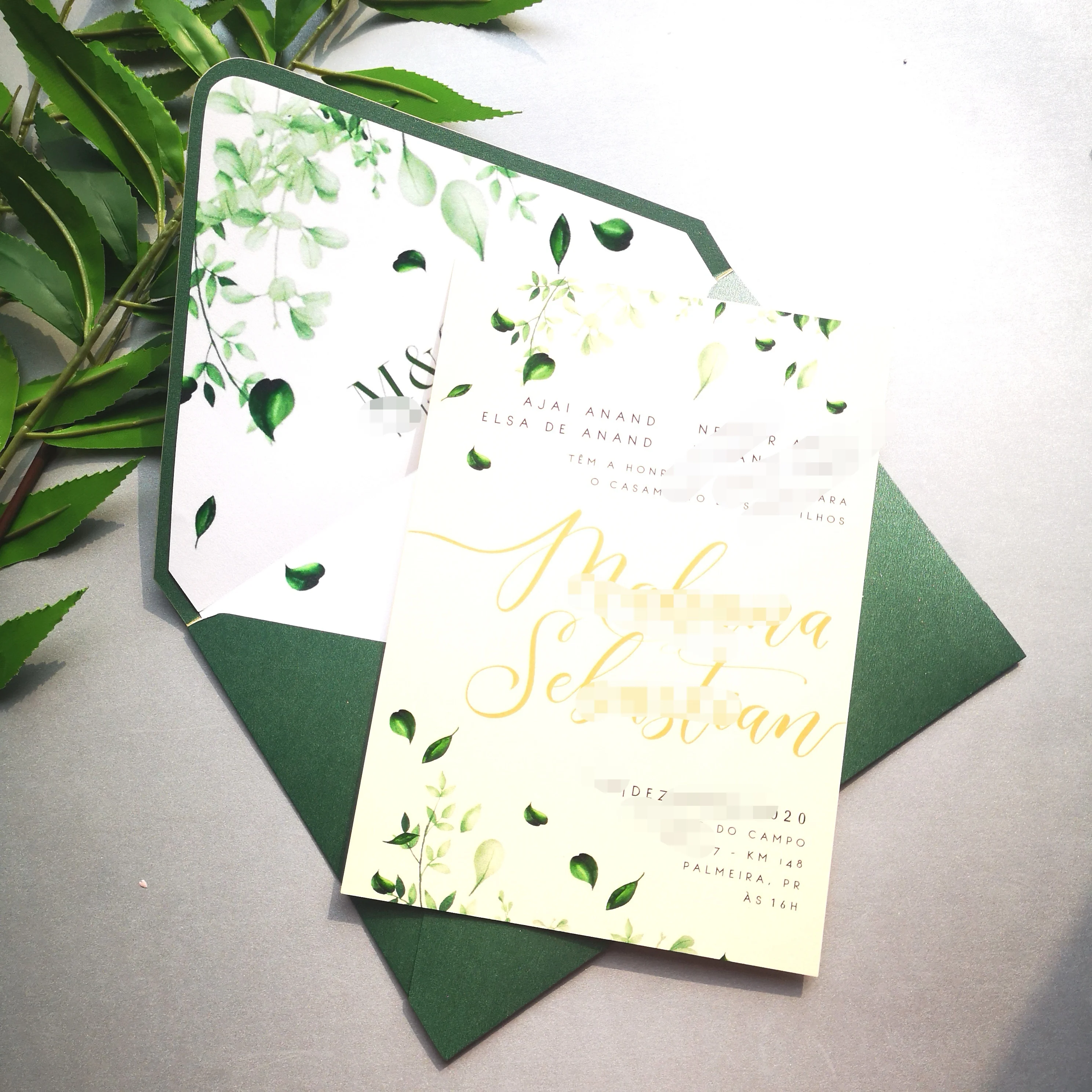 2022 White Print Clear Acrylic Wedding Invitation With Leaves Design With Green Envelope
2022 White Print Clear Acrylic Wedding Invitation With Leaves Design With Green Envelope