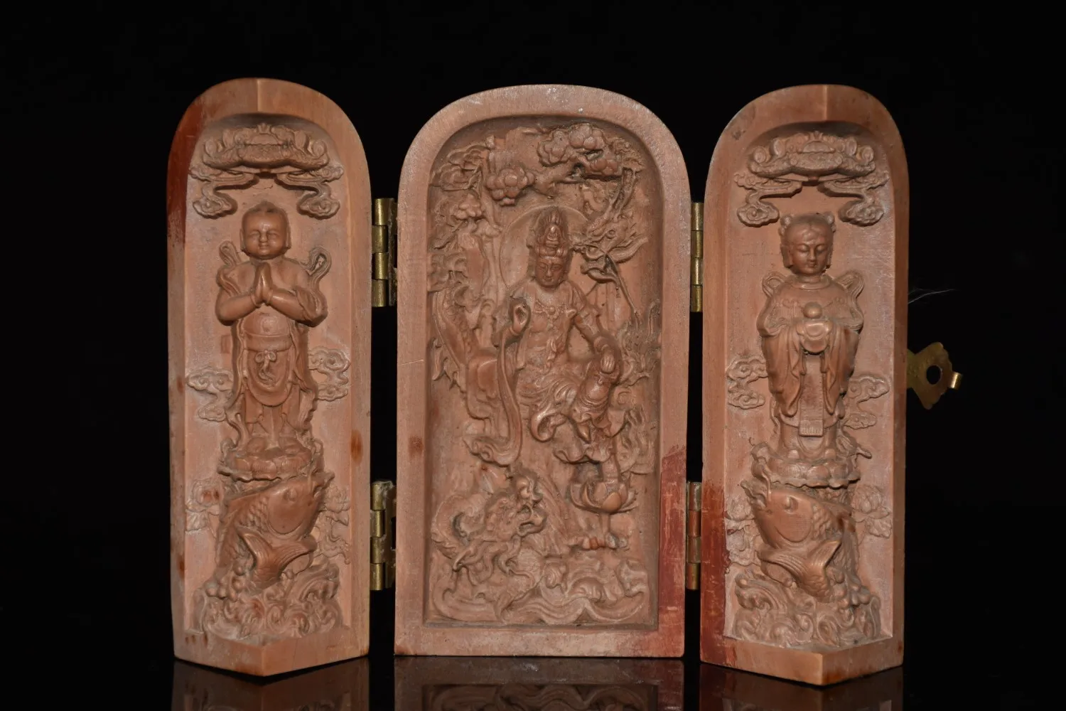 Boxwood boy Guanyin three open Buddha ornaments solid wood carving portable Buddhist niche three open box handicrafts gifts
Boxwood boy Guanyin three open Buddha ornaments solid wood carving portable Buddhist niche three open box handicrafts gifts