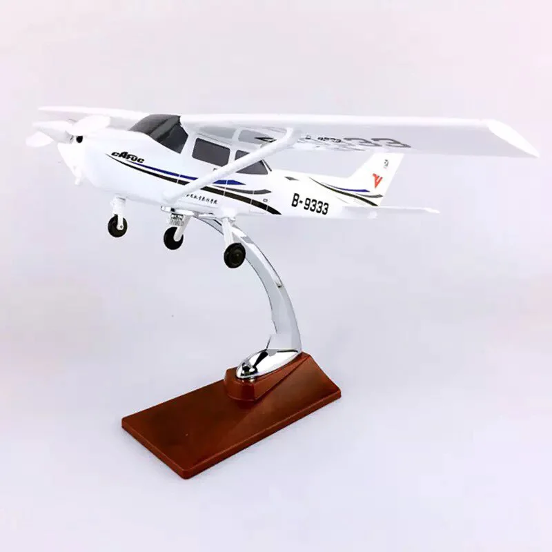 28CM Cessna 172 China Civil Aviation Flight Academy trainer plane model alloy airframe Airplane toys fixed-wing aircraft F fans
28CM Cessna 172 China Civil Aviation Flight Academy trainer plane model alloy airframe Airplane toys fixed-wing aircraft F fans