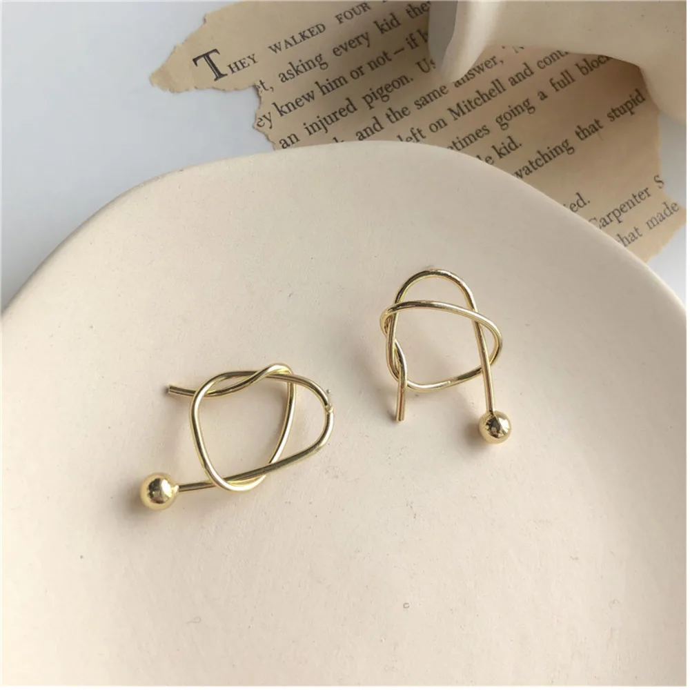 New Design Matte Metal Gold Triangle Geometric Irregular Stud Earrings For Women Ear Rings 2019 Hip Hop Baroque Vintage Jewelry
New Design Matte Metal Gold Triangle Geometric Irregular Stud Earrings For Women Ear Rings 2019 Hip Hop Baroque Vintage Jewelry