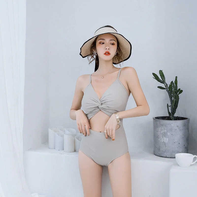 20 Years New Style Bathing Suit South Korea INS-Style Conservative Slimming Belly Covering One-piece Camisole Students Small Bus
20 Years New Style Bathing Suit South Korea INS-Style Conservative Slimming Belly Covering One-piece Camisole Students Small Bus