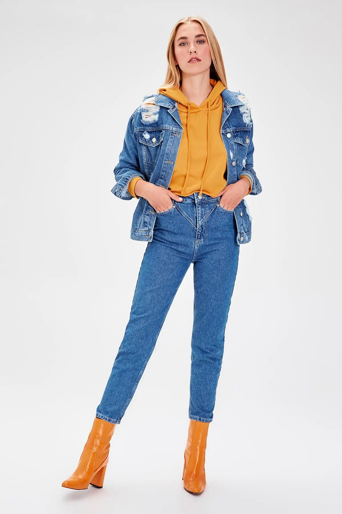 

Trendyol Mavi Stitch Detail High Bel Mom Jeans TWOAW20JE0041