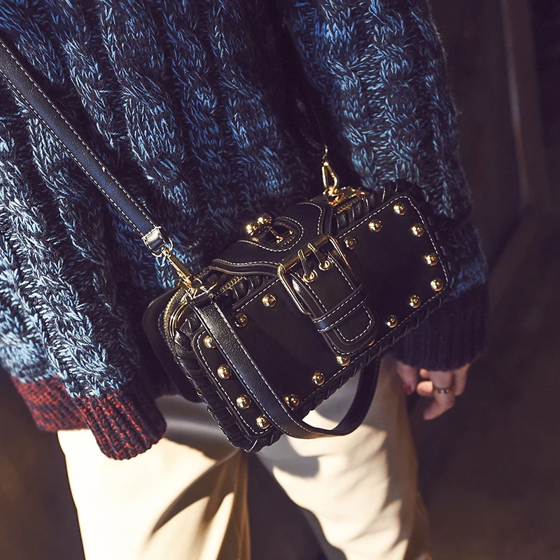 Ladies Bag 2020 New Wave Korean Version of The Personality Handbag Rivet Small Square Retro Shoulder Messenger Bags Wild Handbag
Ladies Bag 2020 New Wave Korean Version of The Personality Handbag Rivet Small Square Retro Shoulder Messenger Bags Wild Handbag