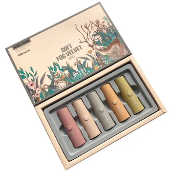The matte velvet lipstick set has a thin and durable texture and a small sample box that does not stain the cup and is not easy
The matte velvet lipstick set has a thin and durable texture and a small sample box that does not stain the cup and is not easy