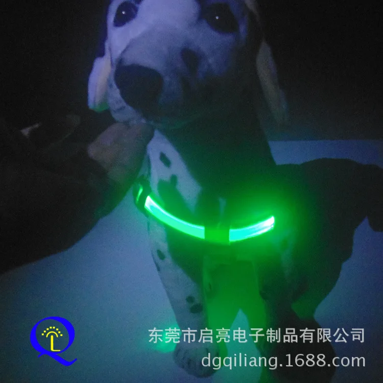 Export Europe And America Pet LED Shining Chest Suspender Strap Flash Dog Chain Hand Holding Rope Distraction Suspender Strap La
Export Europe And America Pet LED Shining Chest Suspender Strap Flash Dog Chain Hand Holding Rope Distraction Suspender Strap La