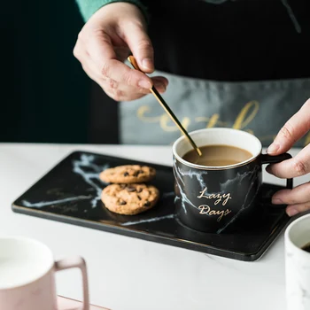 Gold Spoon Coffee Cup Ceramic Dish Set Coffee Tea Milk Stave Cups Box Milk Tea Cup Dessert Phnom Dish With Handle Novelty Gifts
Gold Spoon Coffee Cup Ceramic Dish Set Coffee Tea Milk Stave Cups Box Milk Tea Cup Dessert Phnom Dish With Handle Novelty Gifts