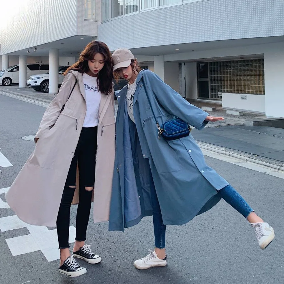 Photo Shoot Main Push INS Peacock Blue Webbing Drawstring Waist Hugging Big Hemline Hooded Workwear Trench Coat Long Casual Coat 
Photo Shoot Main Push INS Peacock Blue Webbing Drawstring Waist Hugging Big Hemline Hooded Workwear Trench Coat Long Casual Coat